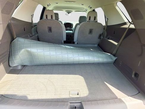 Used 2018 Chevrolet Traverse LT FWD image 11