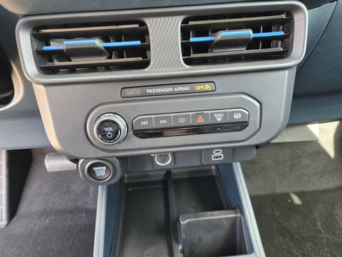 New 2025 Ford Maverick Lobo image 14