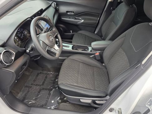 Used 2022 Nissan Kicks SV FWD image 9