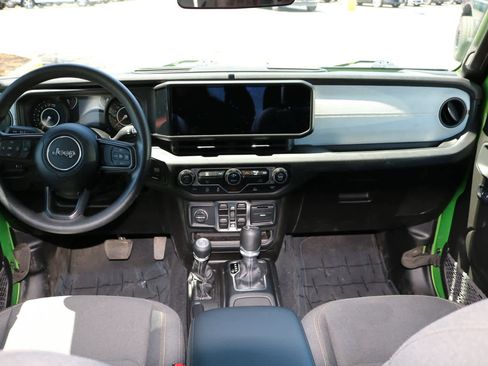 Used 2025 Jeep Gladiator Sport AWD/4WD image 13