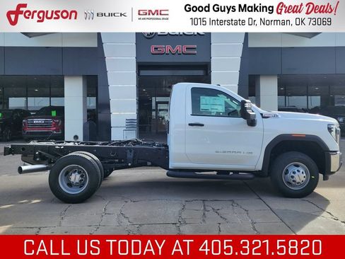 New 2026 GMC Sierra 3500 Pro AWD/4WD image 2