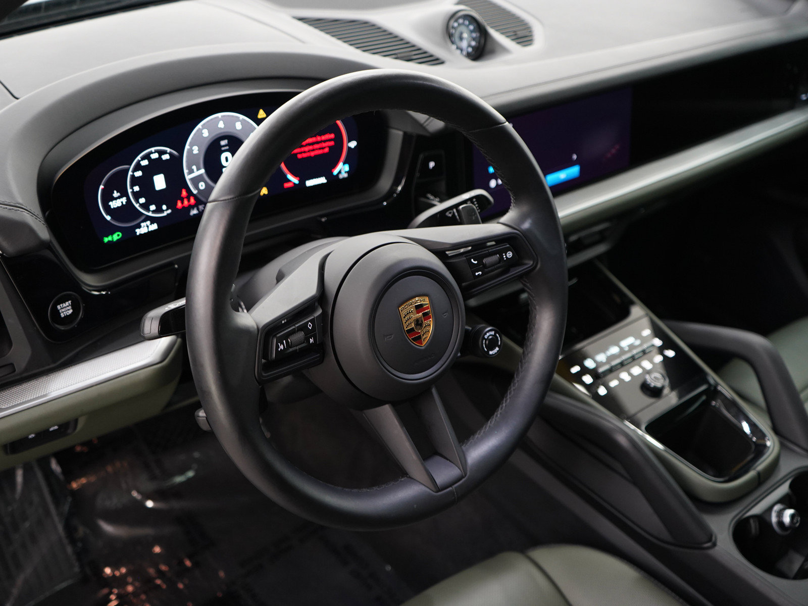 Used 2024 Porsche Cayenne Coupe AWD/4WD image 22