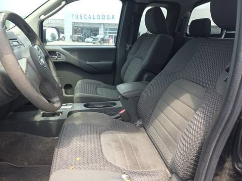 Used 2010 Nissan Frontier SE w/ SE Value Truck Pkg RWD image 9