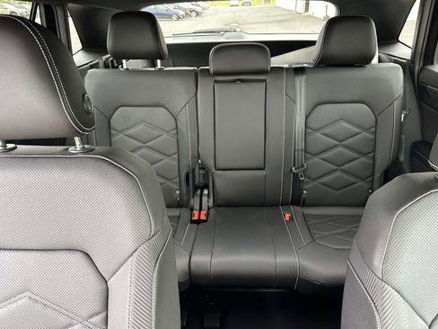 New 2026 Volkswagen Atlas Cross Sport SE image 14