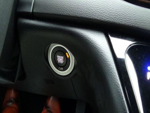 Certified 2025 Chrysler Pacifica Select FWD image 26