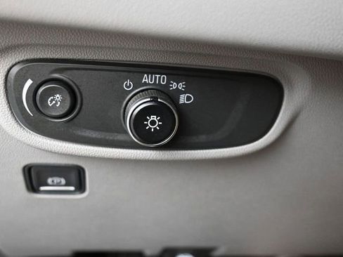 Used 2022 GMC Terrain SLE image 22