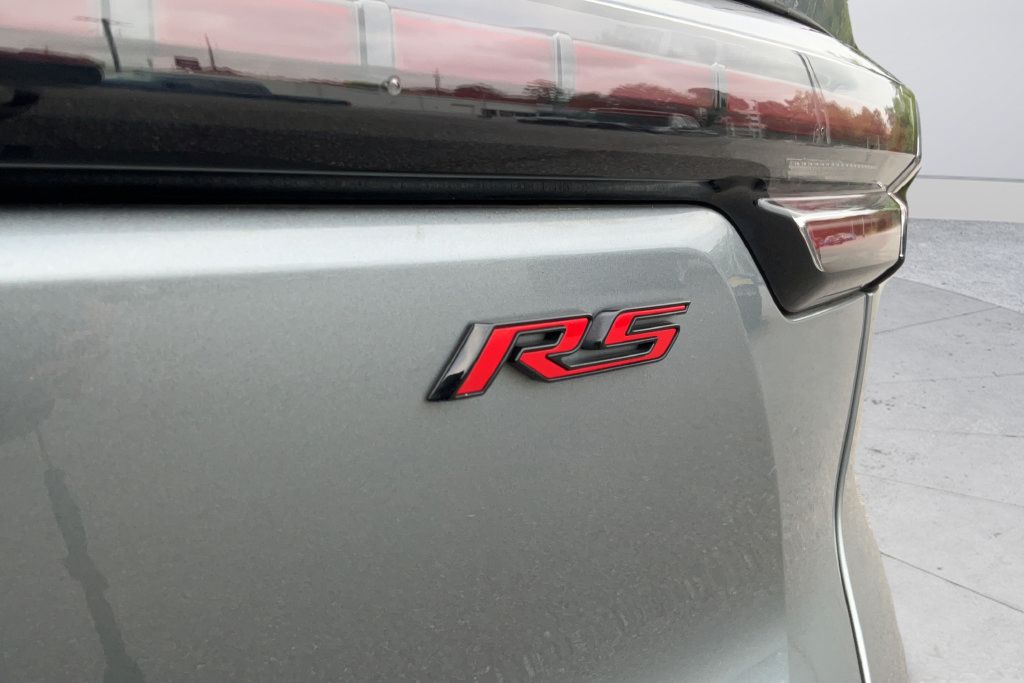 Used 2024 Chevrolet Equinox EV RS FWD image 29