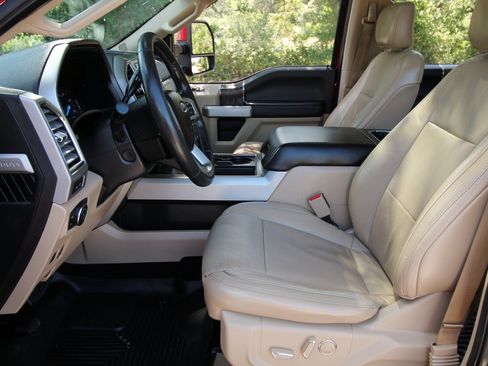 Used 2017 Ford F250 Lariat w/ Lariat Ultimate Package AWD/4WD image 24