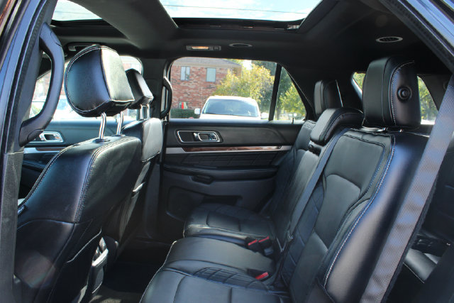 Used 2016 Ford Explorer Platinum AWD/4WD image 31