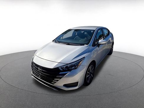 Used 2025 Nissan Versa SV image 3