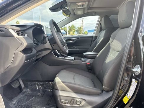 Used 2025 Toyota RAV4 XLE image 20