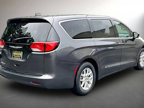 Used 2023 Chrysler Voyager LX FWD image 5