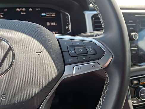 Certified 2022 Volkswagen Atlas Cross Sport SE w/ Panoramic Sunroof Package AWD/4WD image 21