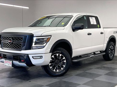 Used 2021 Nissan Titan PRO-4X image 12