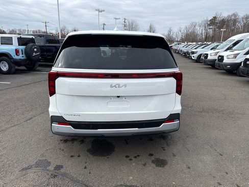 Used 2025 Kia Carnival image 7