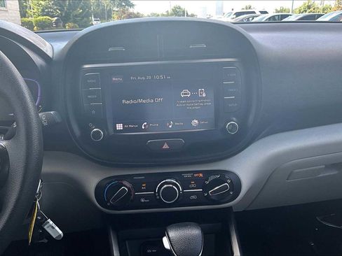 Used 2023 Kia Soul LX w/ LX Technology Package image 34