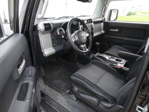 Used 2014 Toyota FJ Cruiser 2WD w/ Convenience Package image 26