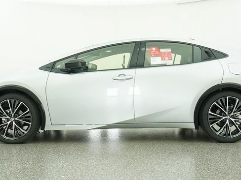New 2027 Toyota Prius XLE FWD image 19