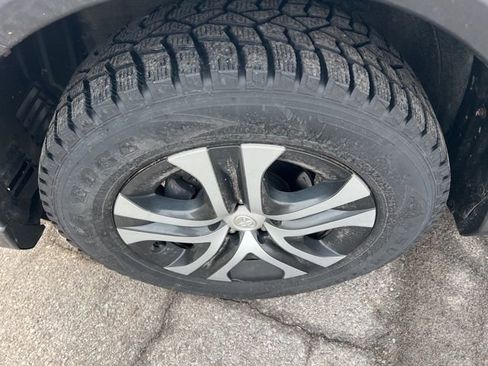 Used 2018 Toyota RAV4 LE FWD image 8