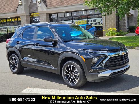 Used 2024 Chevrolet TrailBlazer LT image 7