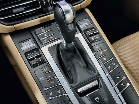 Certified 2021 Porsche Macan AWD/4WD image 20