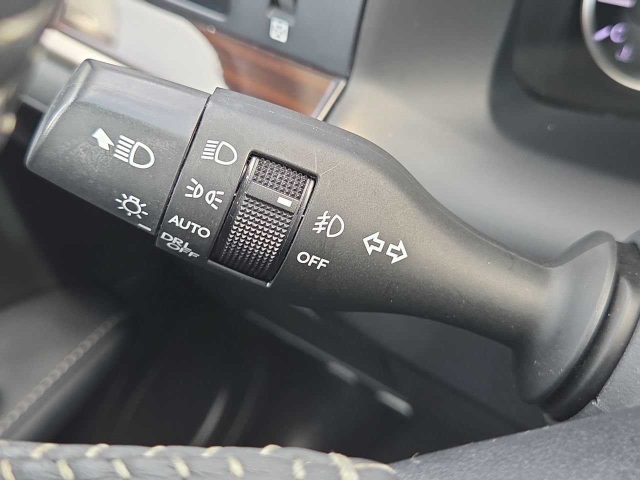 Used 2018 Lexus ES 350 w/ Luxury Package w/Wood Trim FWD image 35