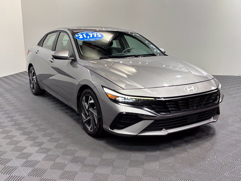 Used 2025 Hyundai Elantra SEL FWD image 3