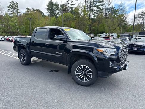 Used 2021 Toyota Tacoma TRD Sport w/ TRD Premium Sport Package AWD/4WD image 14
