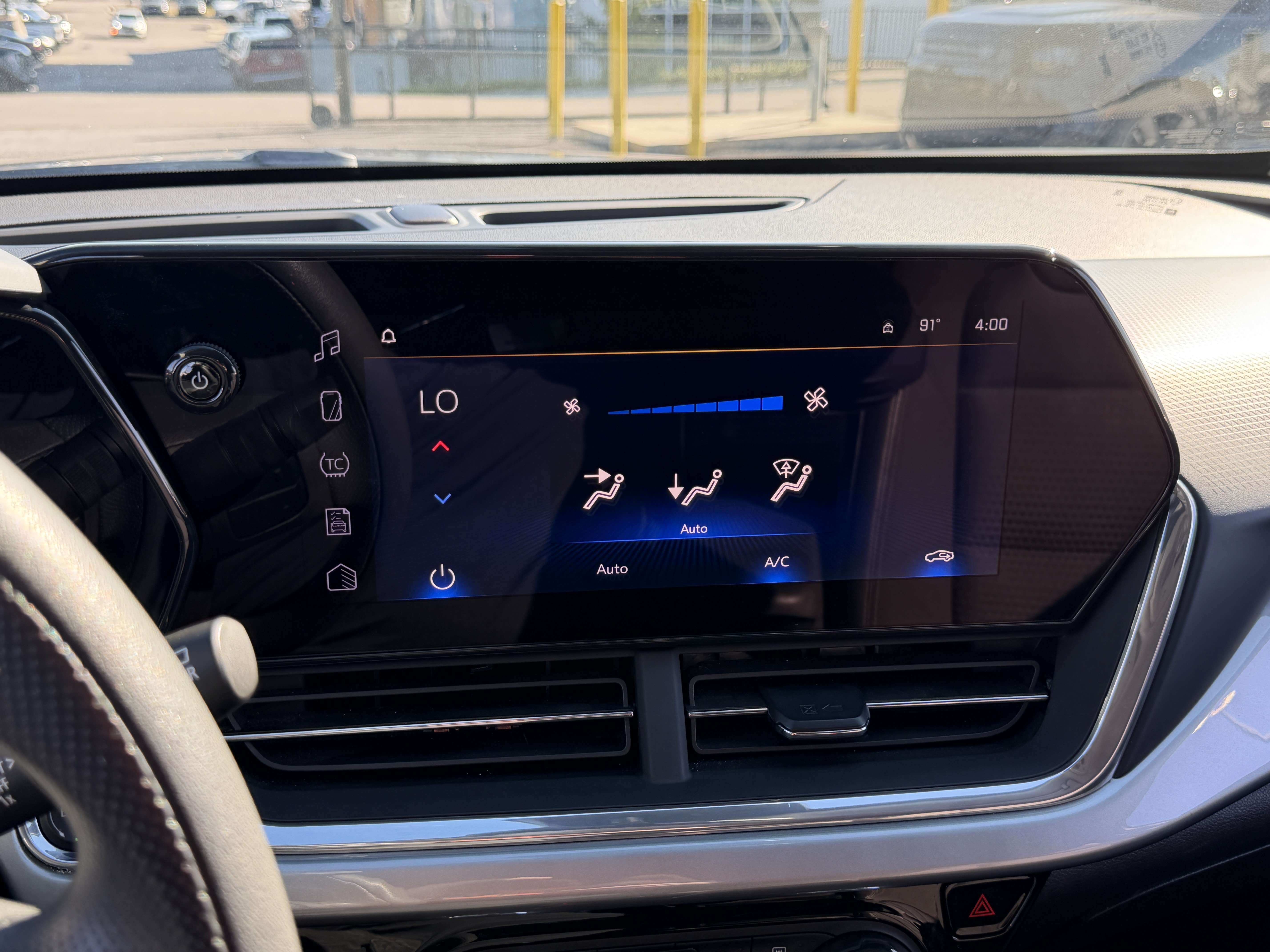 Used 2024 Chevrolet Trax LT FWD image 30