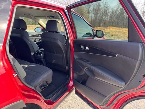 Used 2017 Kia Sorento LX image 11