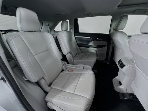 Used 2017 Toyota Highlander XLE image 29