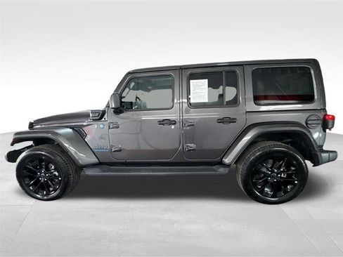 Used 2025 Jeep Wrangler Unlimited Sahara image 8