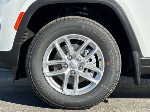 New 2025 Jeep Grand Cherokee Laredo X image 24