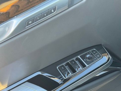 Certified 2025 Cadillac Escalade Sport Platinum image 23