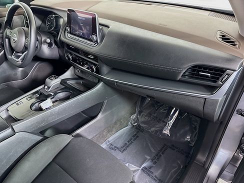 Used 2023 Nissan Rogue S image 30