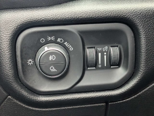 Used 2019 RAM 1500 Laramie RWD image 23