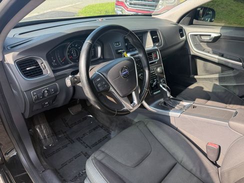 Used 2014 Volvo S60 T5 FWD image 12