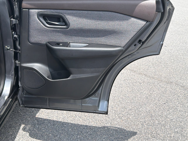 Used 2023 Nissan Rogue S FWD image 16