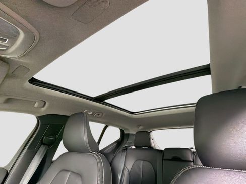 Certified 2023 Volvo XC40 B5 Plus image 22