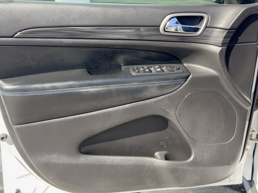 Used 2019 Jeep Grand Cherokee Laredo RWD image 14