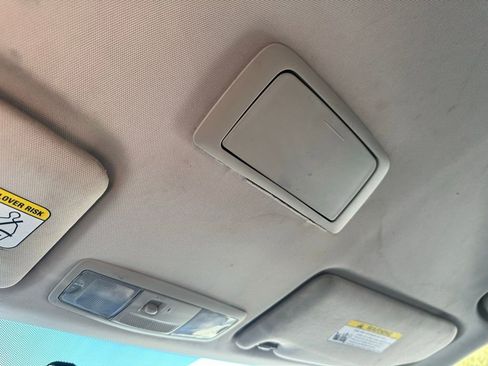 Used 2018 Mitsubishi Outlander SE image 12