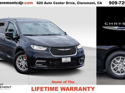 New 2026 Chrysler Pacifica Select