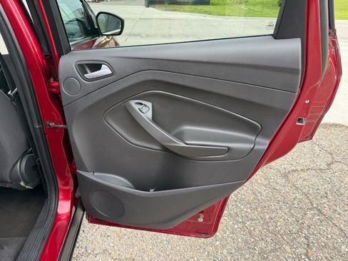 Used 2017 Ford Escape SE w/ Equipment Group 201A FWD image 21