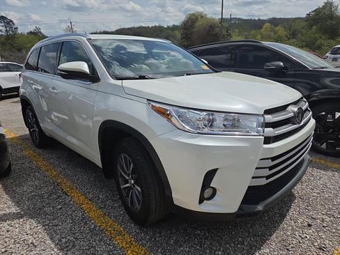 Used 2018 Toyota Highlander XLE image 3
