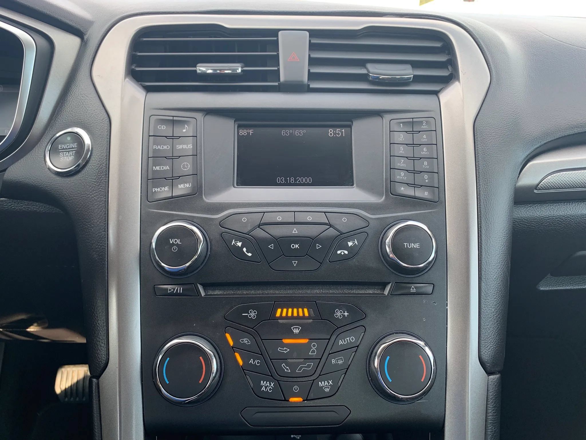 Used 2017 Ford Fusion SE FWD image 18