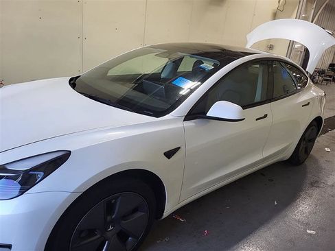 Used 2023 Tesla Model 3 Standard Range RWD image 3