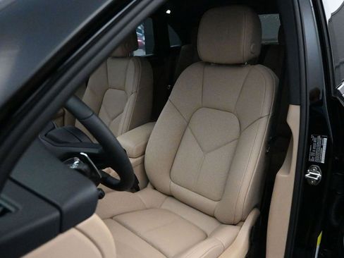 New 2025 Porsche Macan image 5