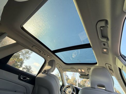 Certified 2023 Volvo XC60 B5 Plus image 22