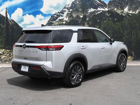 Used 2024 Nissan Pathfinder S AWD/4WD image 3
