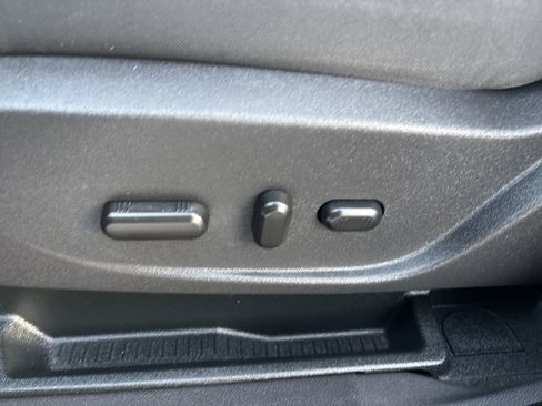 Used 2017 Ford C-MAX SE image 19